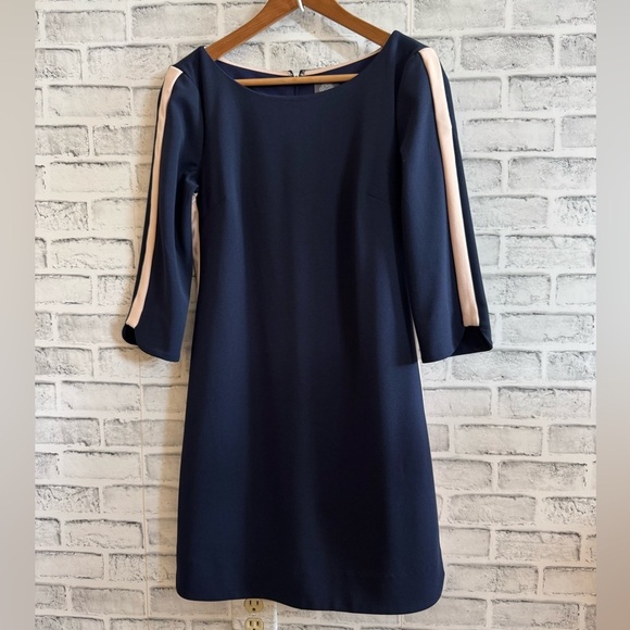 Vince Camuto Dresses & Skirts - Women’s Vince Camuto blue w/ peach stripe 3/4 sleeve shift dress Size 8